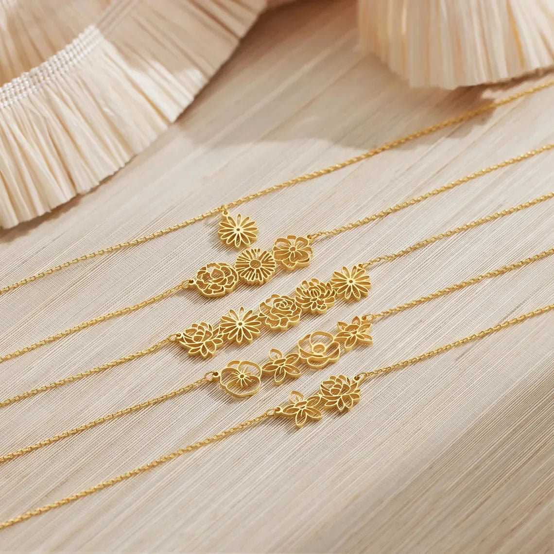 Kinselle Personalized Birth Flower Bouquet Necklace – 14K Gold-Plated