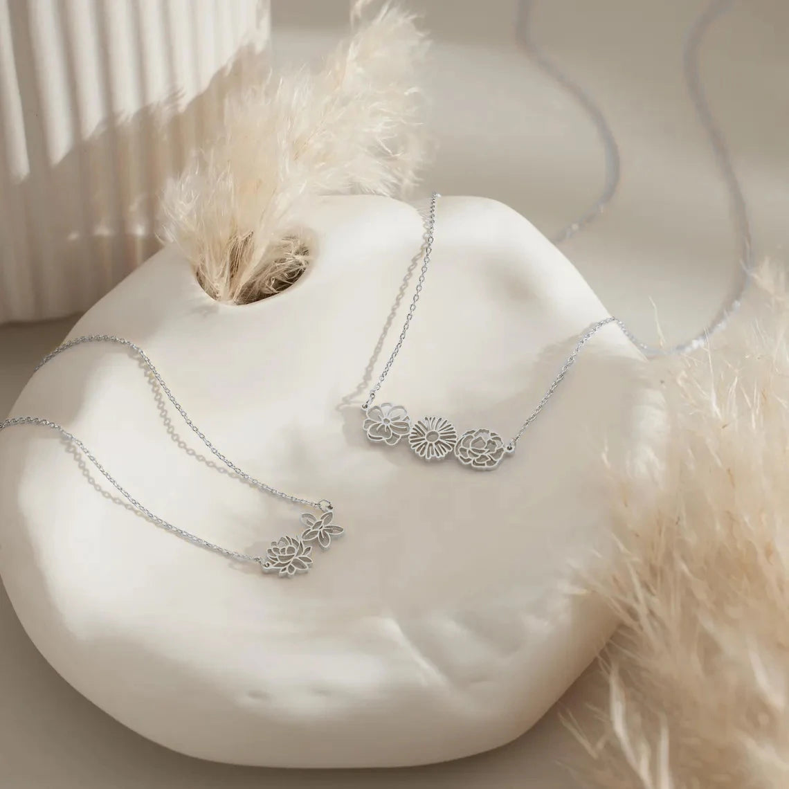 Kinselle Personalized Birth Flower Bouquet Necklace – 14K Gold-Plated
