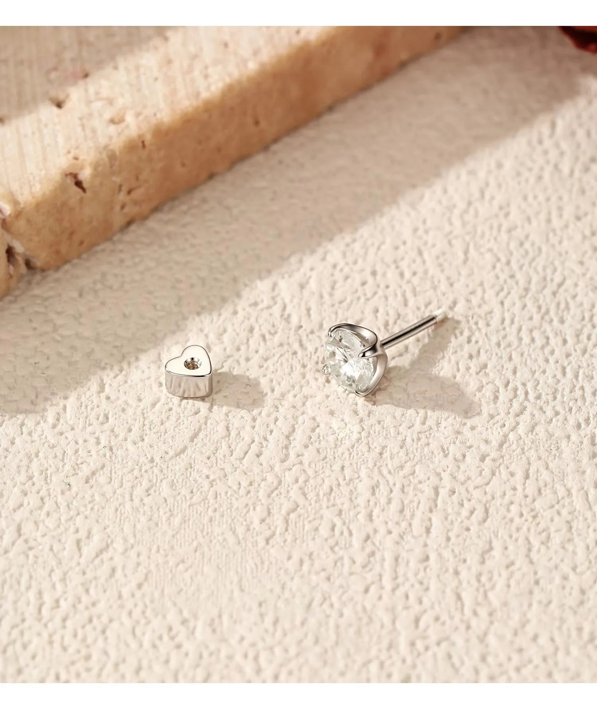 Kinselle Round Brilliant Moissanite Stud Earrings — VVS1, 925 Sterling Silver
