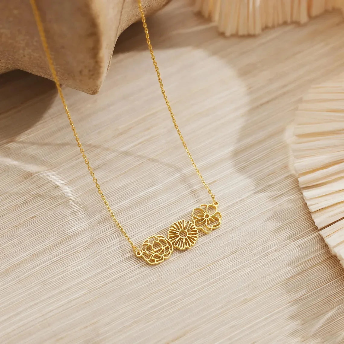 Kinselle Personalized Birth Flower Bouquet Necklace – 14K Gold-Plated