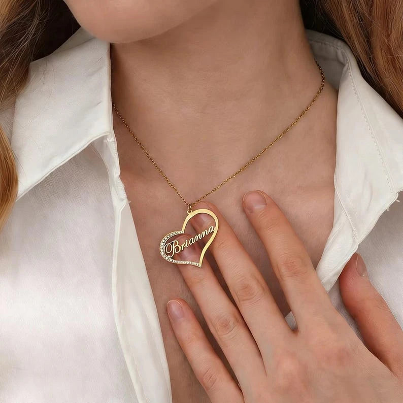 Kinselle Personalized Heart Name Necklace