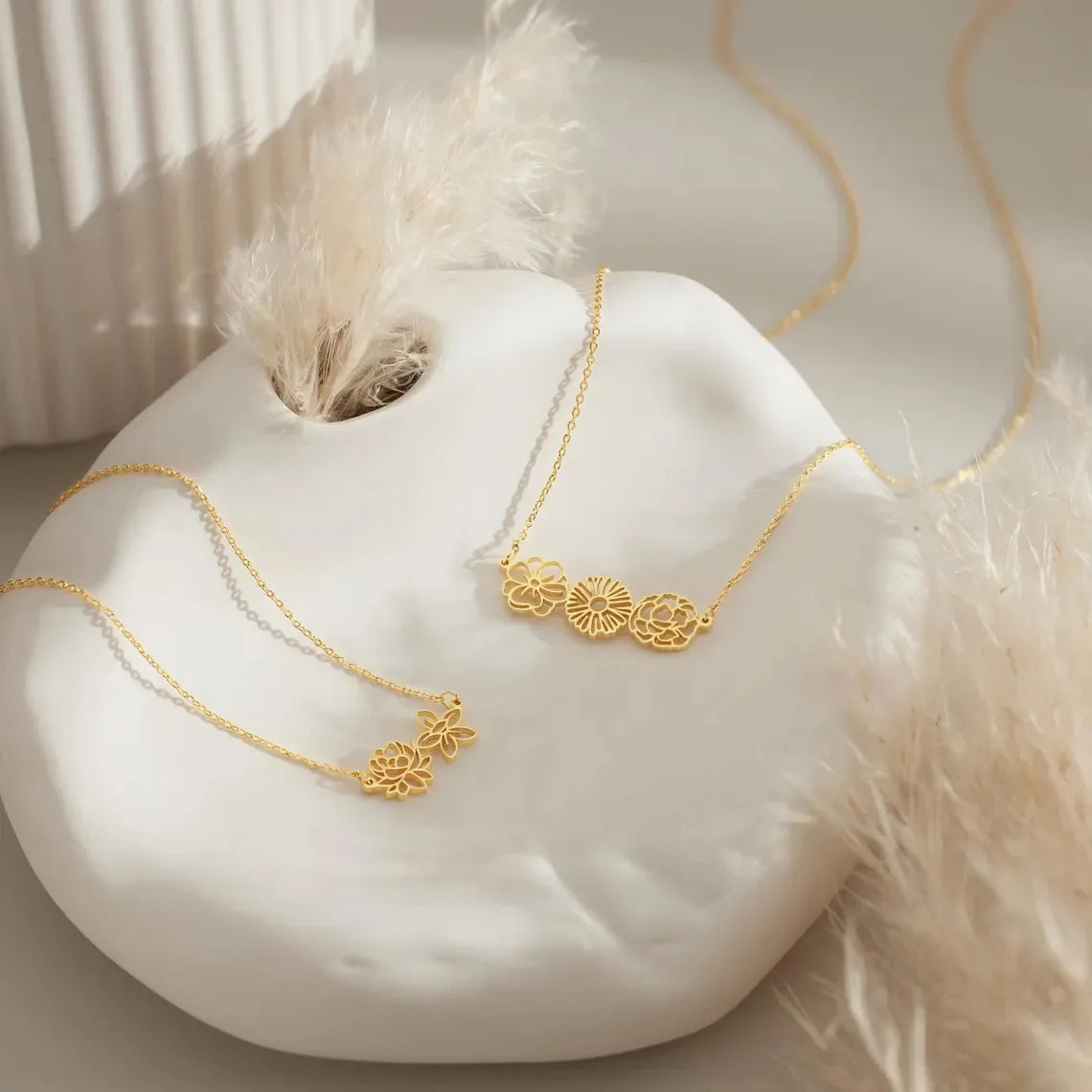 Kinselle Personalized Birth Flower Bouquet Necklace – 14K Gold-Plated
