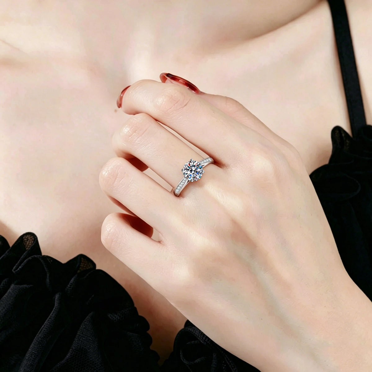Kinselle 2CT Round Brilliant Moissanite Ring — D Color, VVS1, 925 Sterling Silver