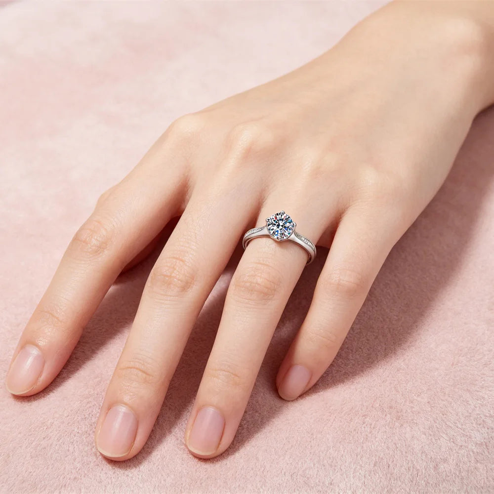 Kinselle 0.5CT Round Moissanite Eternity Band — 925 Sterling Silver